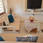 Anna Maria Family House 2 アパート カランバカ