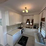 Anna Maria Family House 2 アパート カランバカ